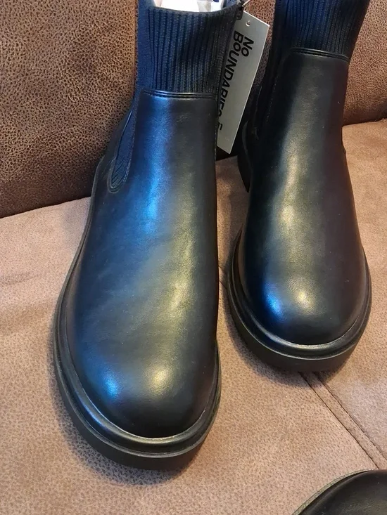 No Boundaries Women's Black Chelsea Ankle Boots Size 11 - Picture 2 of 6